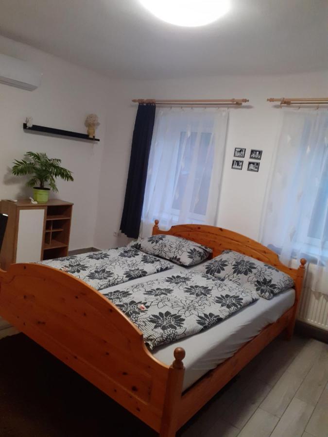 Oazis Apartman Sarospatak Ngoại thất bức ảnh