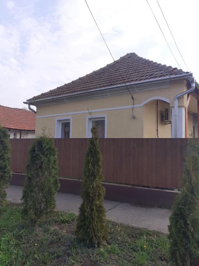 Oazis Apartman Sarospatak Ngoại thất bức ảnh
