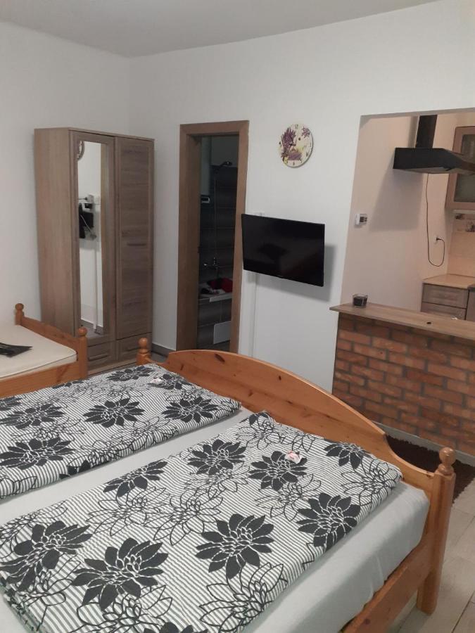 Oazis Apartman Sarospatak Ngoại thất bức ảnh