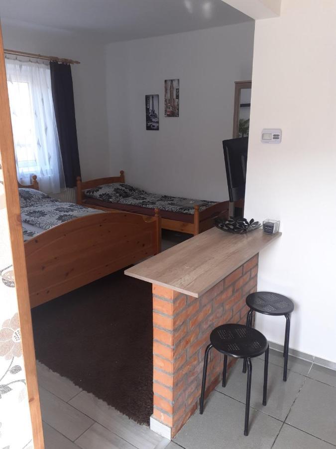 Oazis Apartman Sarospatak Ngoại thất bức ảnh