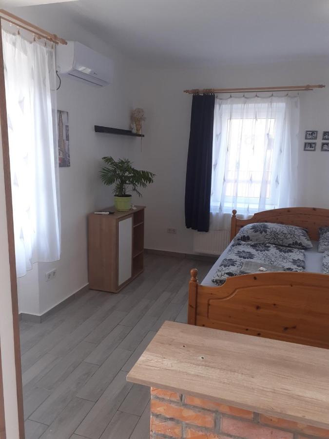 Oazis Apartman Sarospatak Ngoại thất bức ảnh
