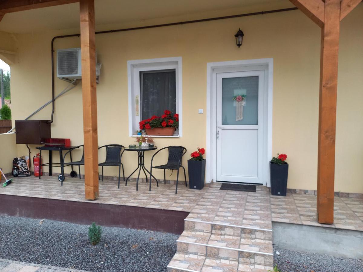 Oazis Apartman Sarospatak Ngoại thất bức ảnh