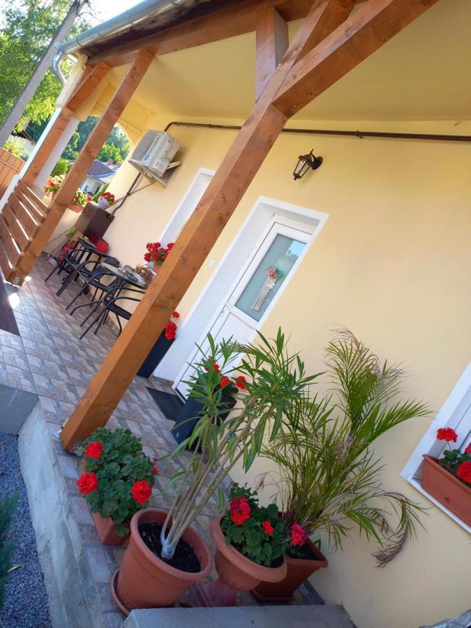Oazis Apartman Sarospatak Ngoại thất bức ảnh