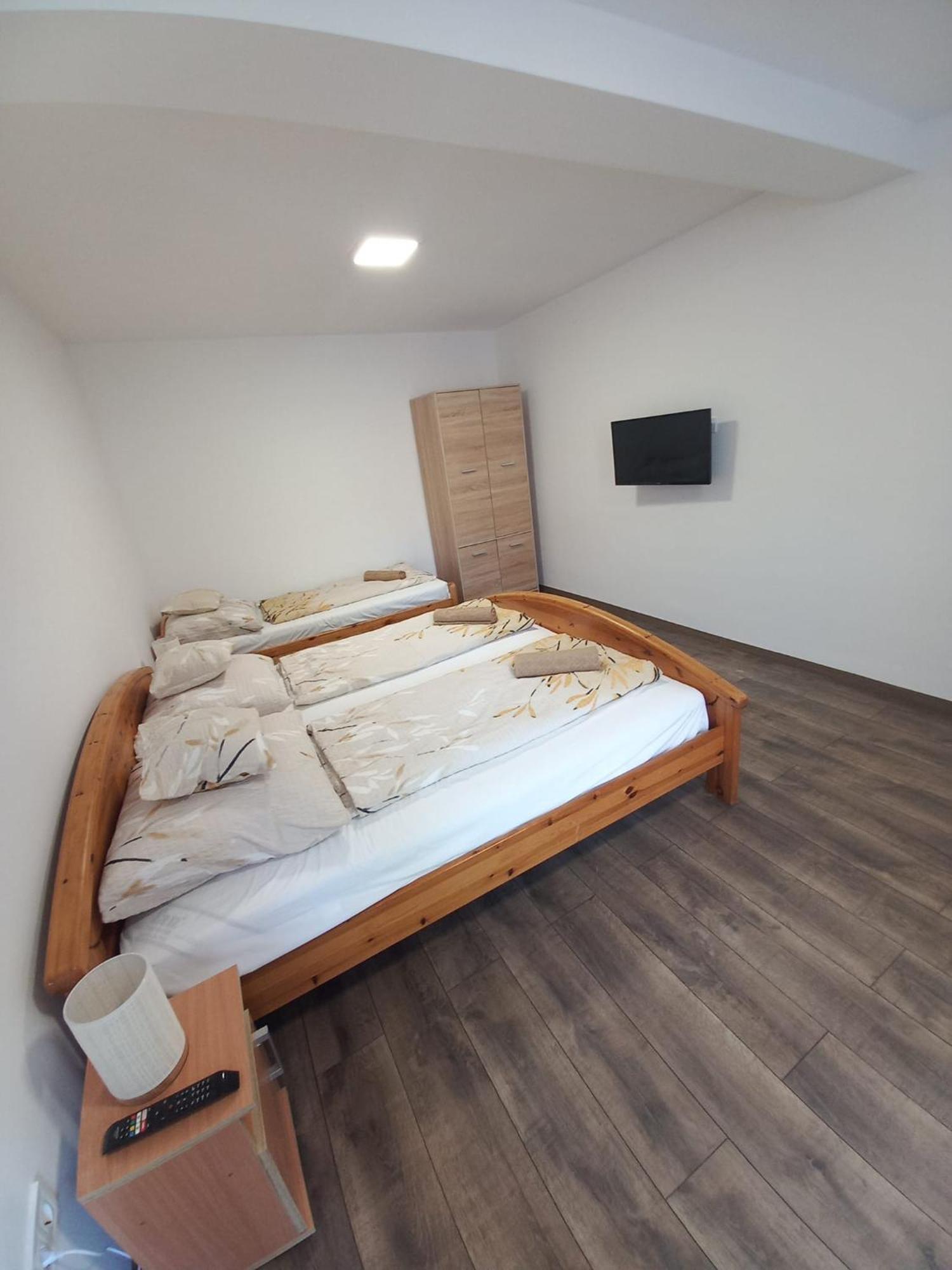 Oazis Apartman Sarospatak Ngoại thất bức ảnh