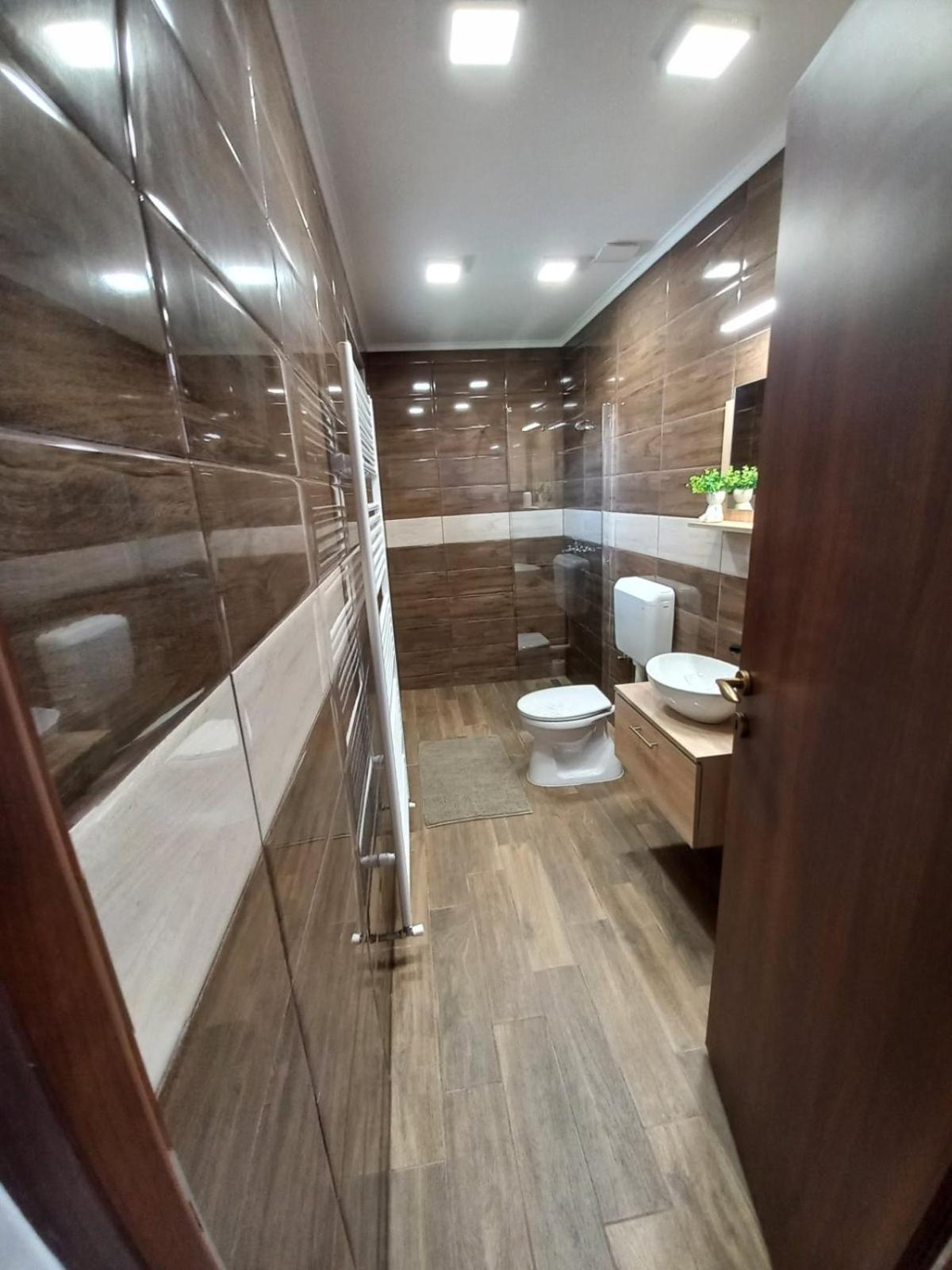 Oazis Apartman Sarospatak Ngoại thất bức ảnh