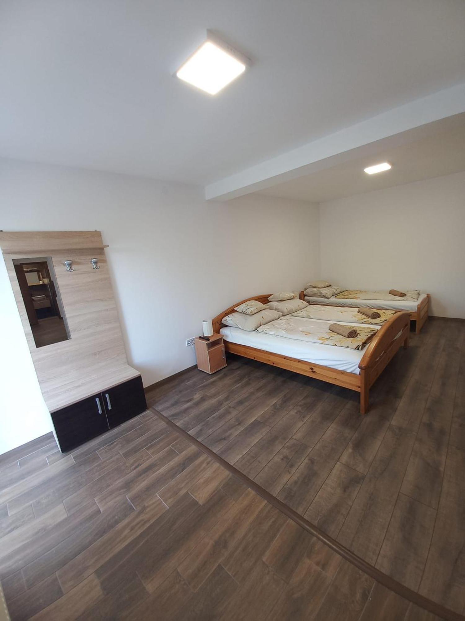 Oazis Apartman Sarospatak Ngoại thất bức ảnh