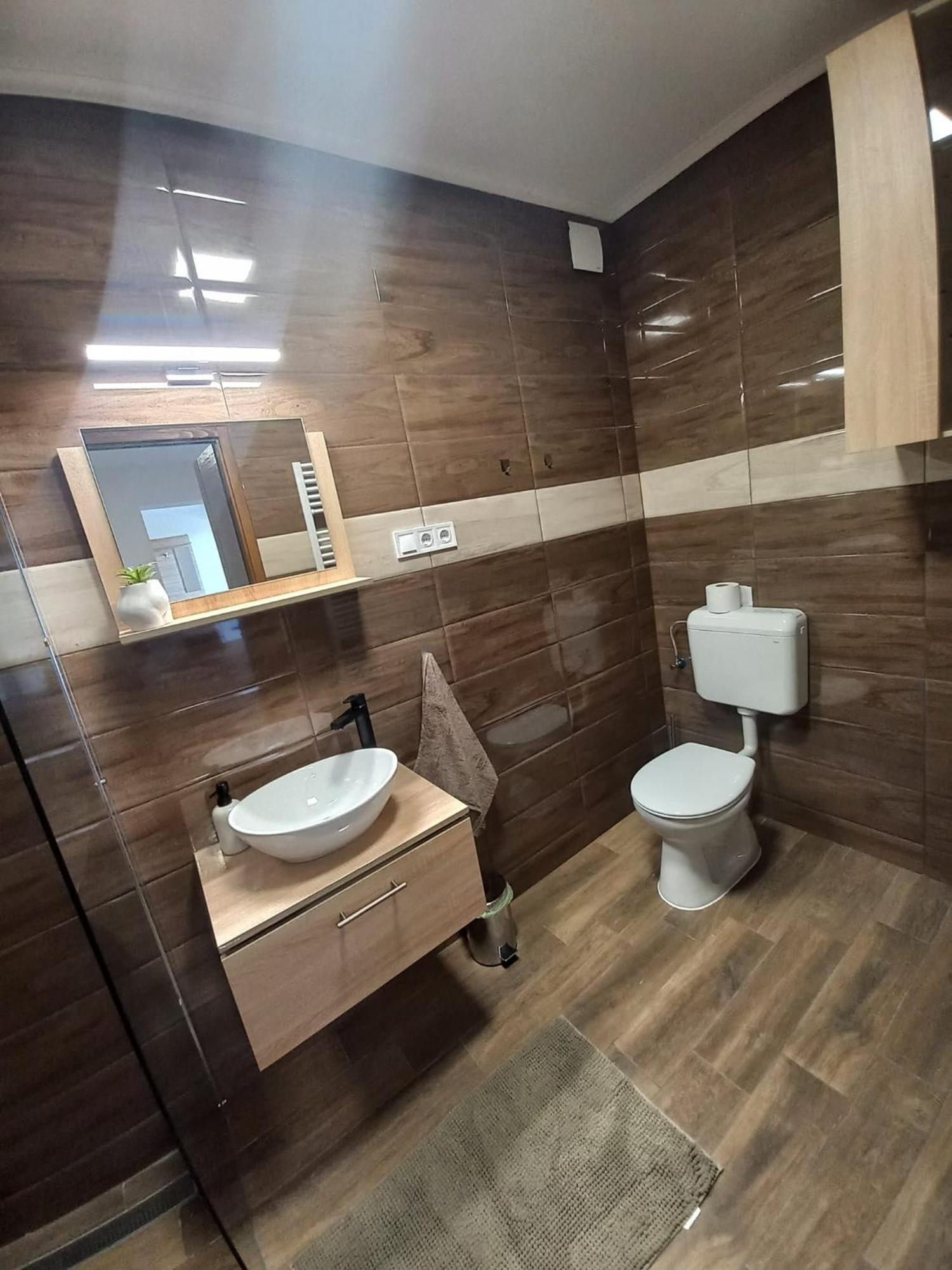 Oazis Apartman Sarospatak Ngoại thất bức ảnh