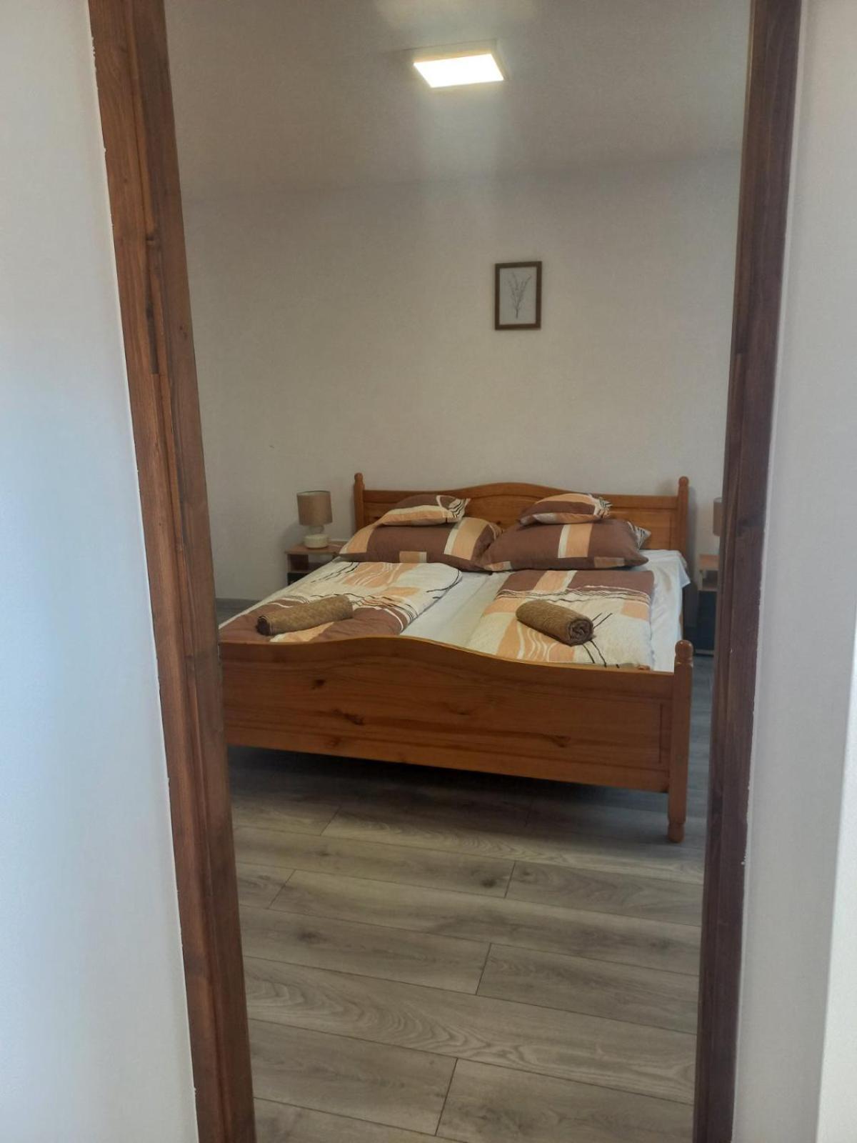 Oazis Apartman Sarospatak Ngoại thất bức ảnh