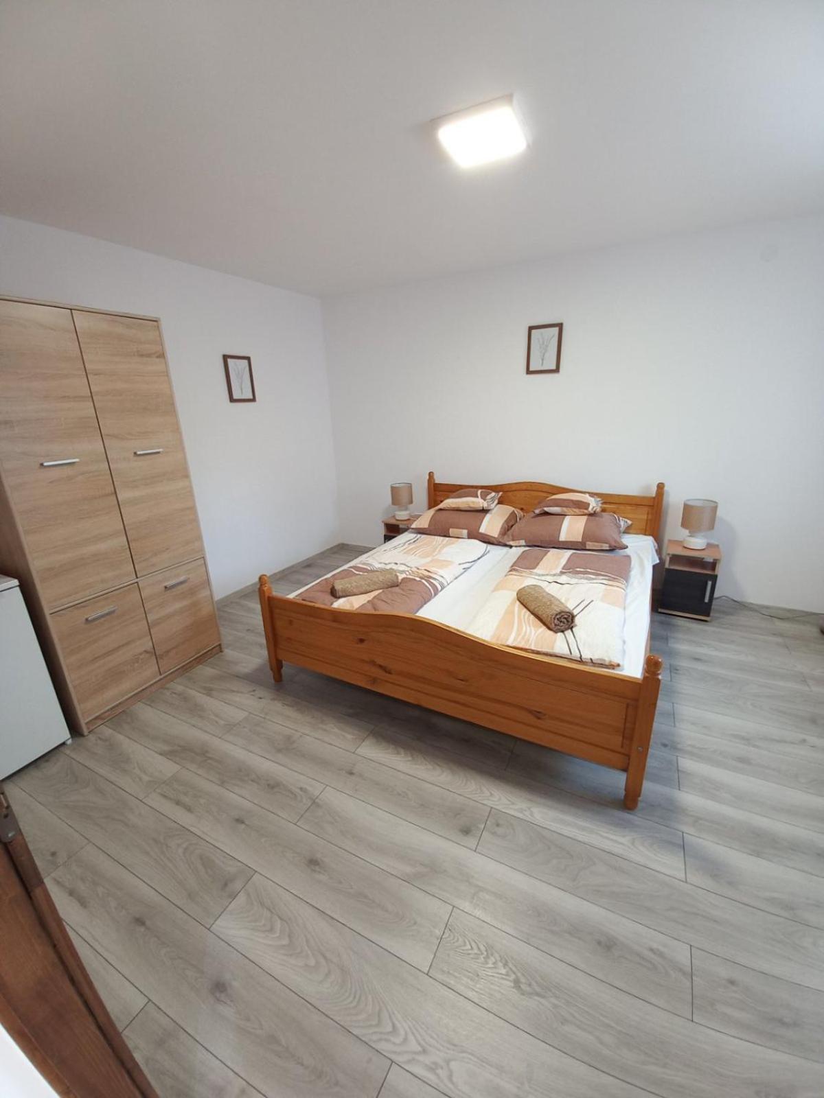 Oazis Apartman Sarospatak Ngoại thất bức ảnh