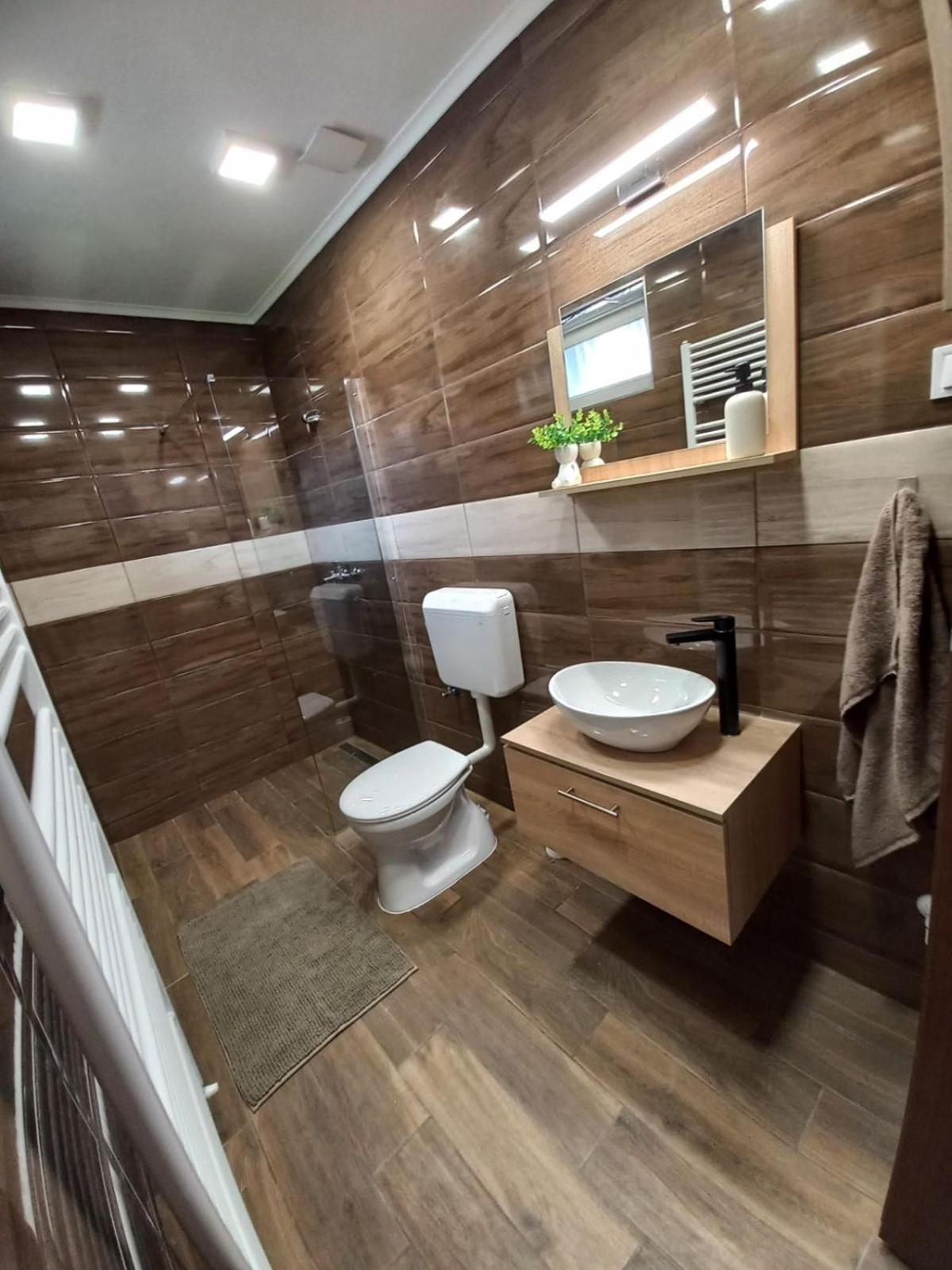 Oazis Apartman Sarospatak Ngoại thất bức ảnh