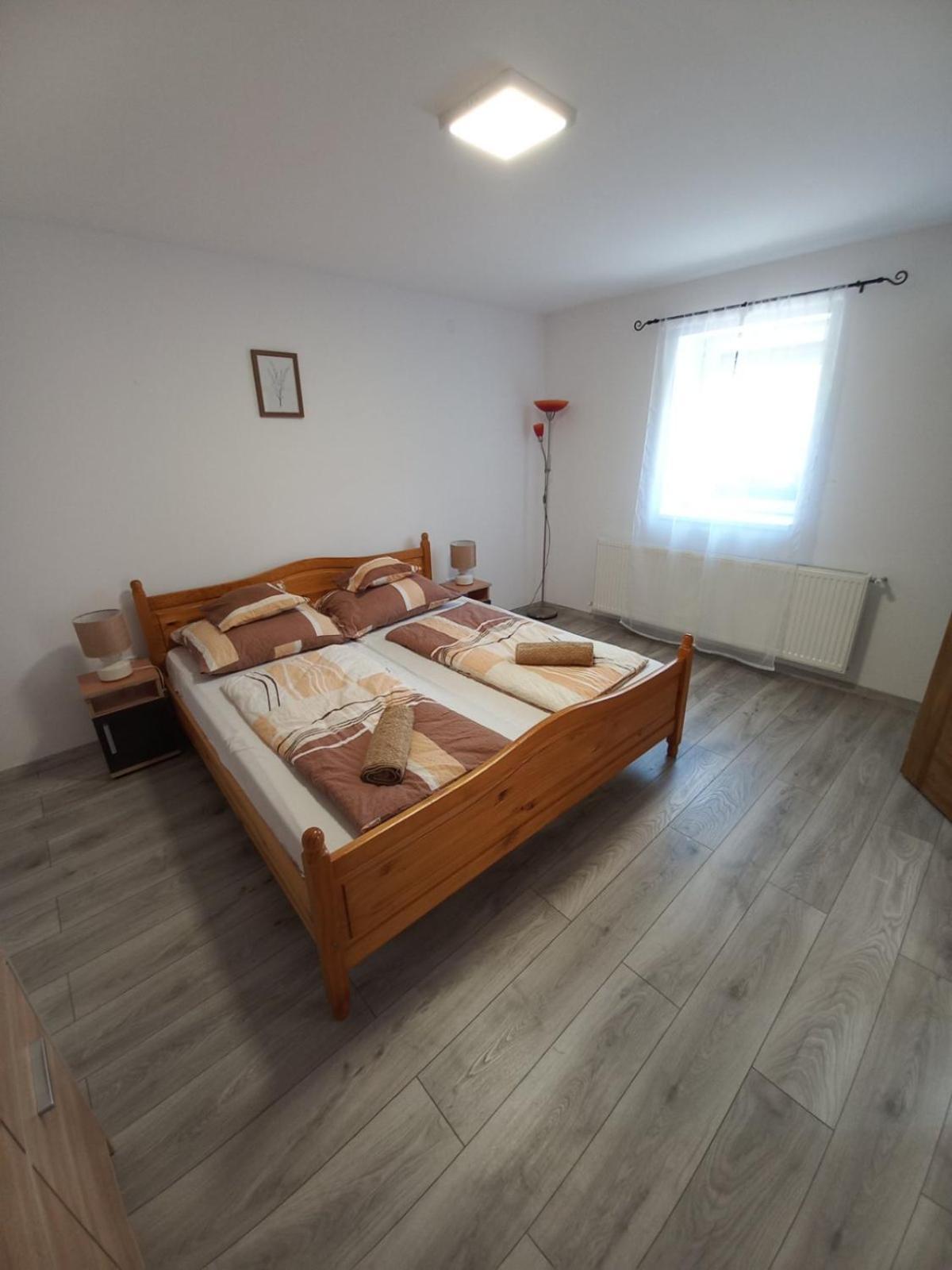 Oazis Apartman Sarospatak Ngoại thất bức ảnh